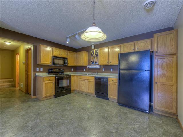 Building Photo - $1649/mo: 2bd 2ba 2 car garage avail NOW