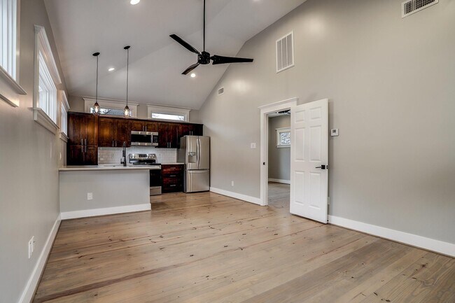 Foto del edificio - 415 E 27th St