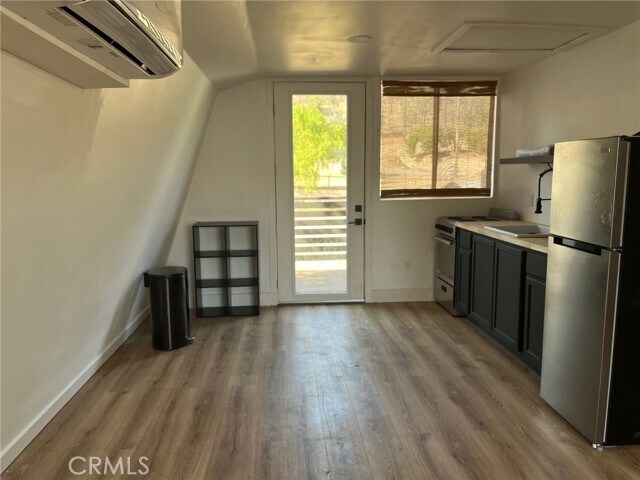 Foto del edificio - 17559 Ryan Ave