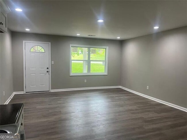 Building Photo - 1996 Chestnut Log Dr