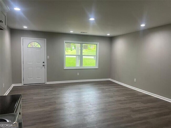 Foto del edificio - 1996 Chestnut Log Dr