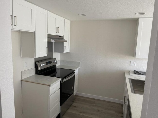 Building Photo - 110 N Richmont Drive Unit F