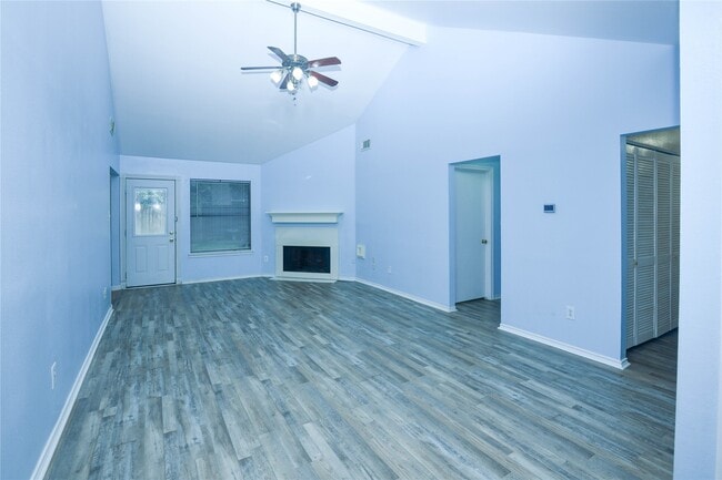 Foto del edificio - 17902 Autumn Hills Dr