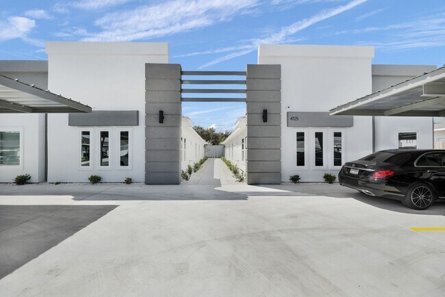 Building Photo - 4721 Magnolia Ave