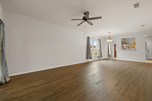 Foto del edificio - 108 Farm Hill Dr
