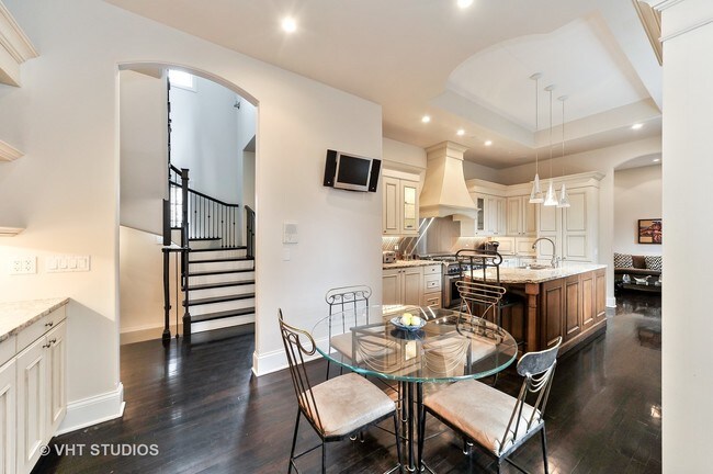 Foto del edificio - 1242 W Dickens Ave