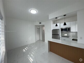 Building Photo - 421 NW 13th Ave