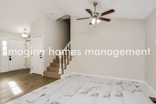 Building Photo - Gorgeous Tri-Level Home with 3 bedroom and...