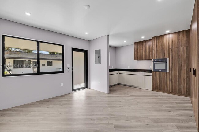 Foto del edificio - 8931 NE 2nd Ave