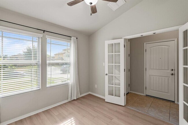 Foto del edificio - 180 Fletcher Bend