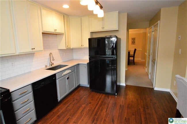 Foto del edificio - 4176 Bunker Hill Dr S