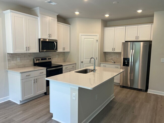 Building Photo - ONE MONTH FREE with an eighteen-month lease. Little River like-new Three-Bedroom Home, Now Availa...