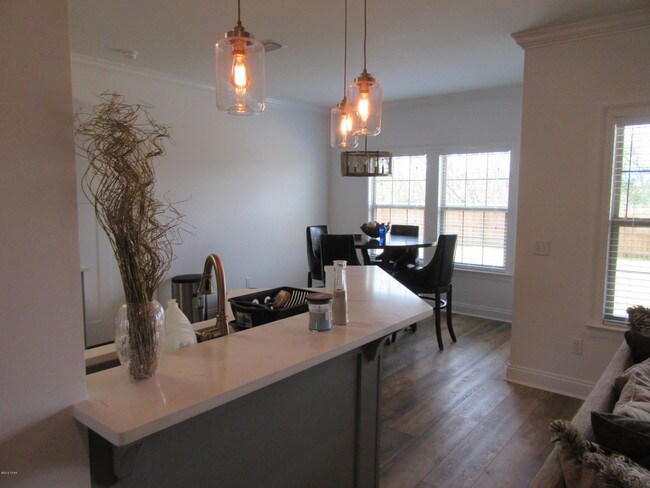 Foto del edificio - 3645 Cedar Park Ln