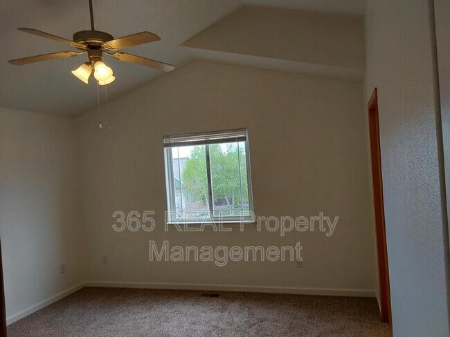 Foto del edificio - 3212 Barbera St