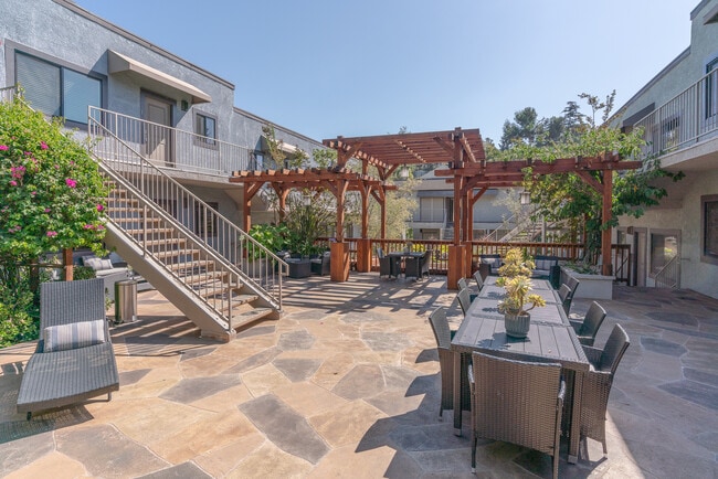 Community Courtyard and Pergola - Primrose Terrace