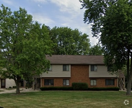 Building Photo - 1617 Lyndhurst W Dr
