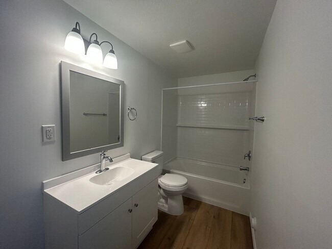 Building Photo - Orem Town-home