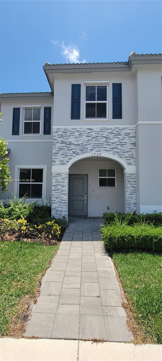 Building Photo - 1737 SE 26th Ter