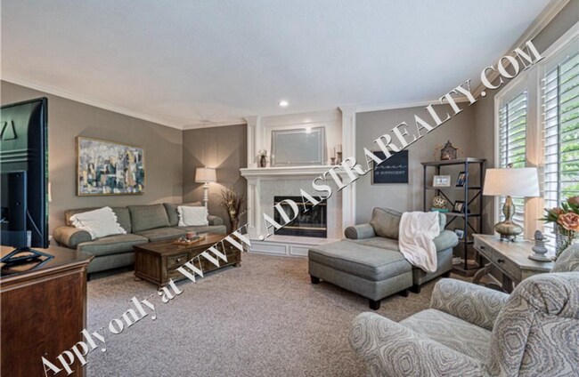 Foto del edificio - Beautiful 2 Story 4 Bed 5 Bath Home in Overland Park-Available NOW!!