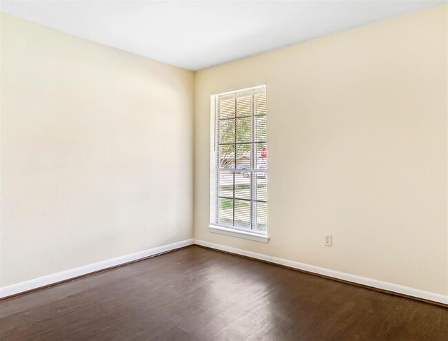 Building Photo - 6323 Oakham St