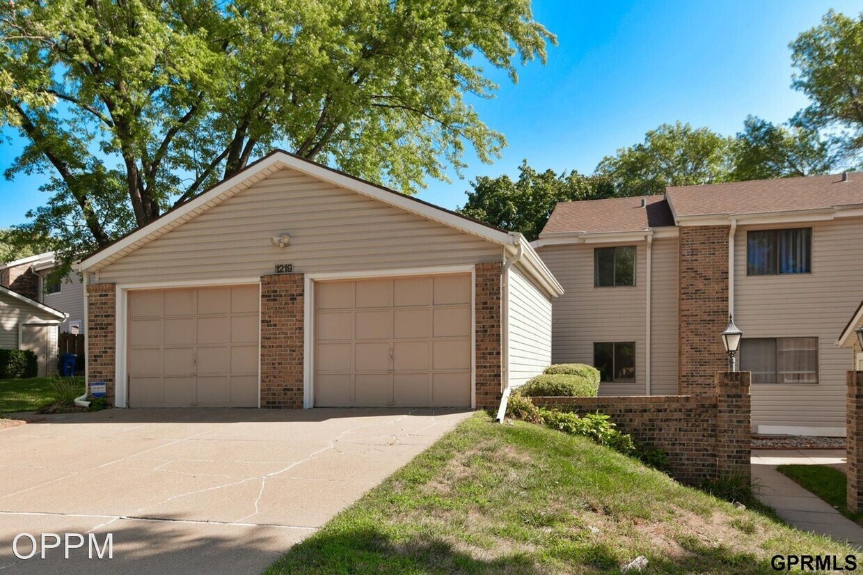 4 br, 2 bath House 1219 Willow Ave House Rental in Bellevue, NE