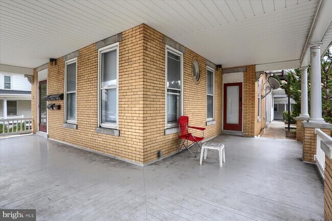 Building Photo - 50 E Maple St