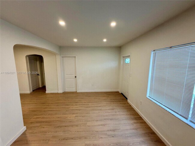 Foto del edificio - 255 NW 32nd St