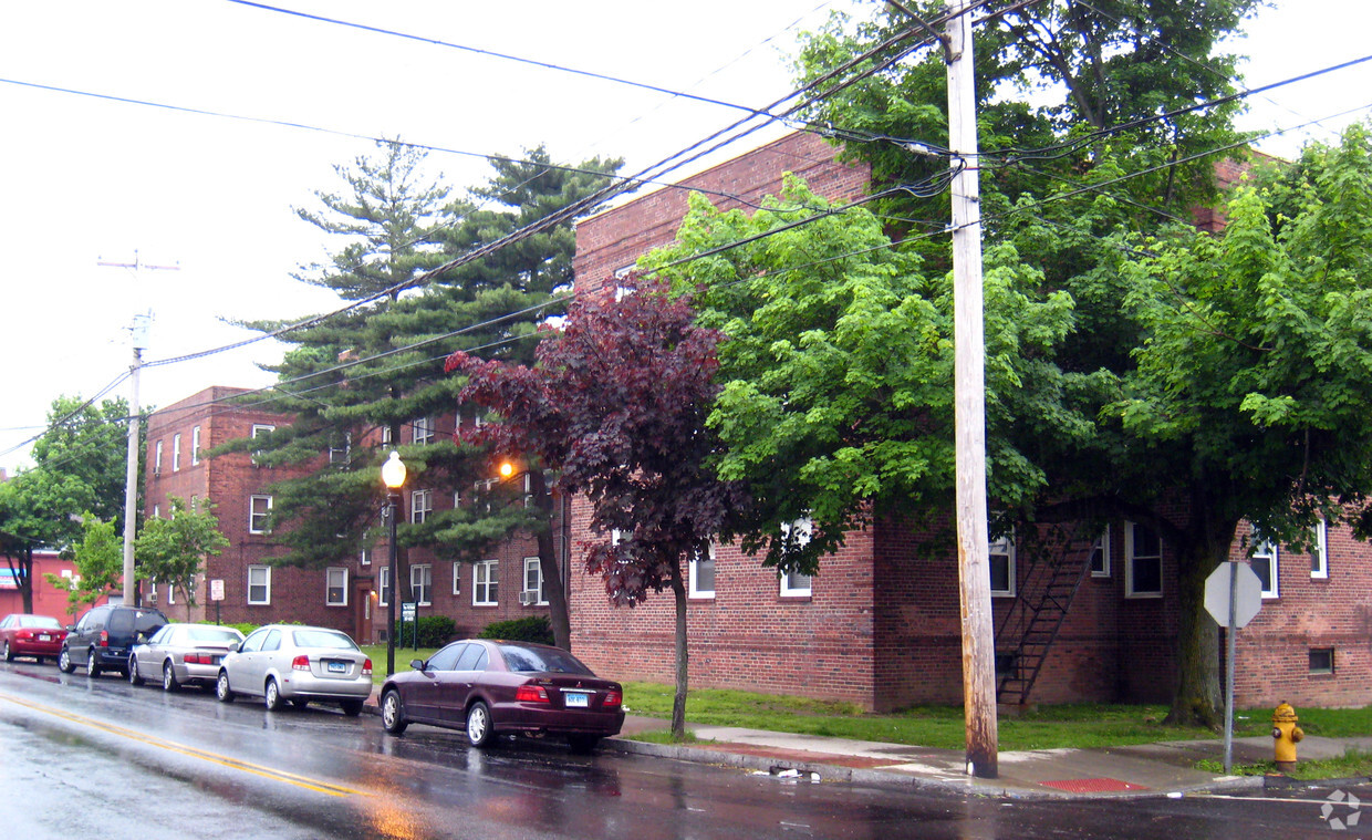 1465-1485 E Main St, Bridgeport, CT 06608 Apartments - Bridgeport, CT