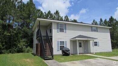Building Photo - 15135 Deer Creek Dr