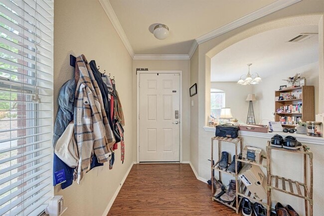 Building Photo - 921 Dexter Dr