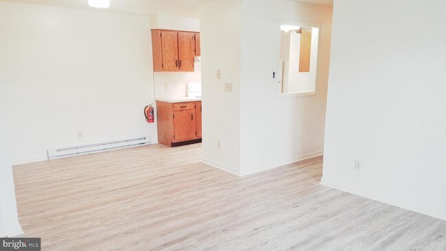 Building Photo - 14864 Sherwood Dr