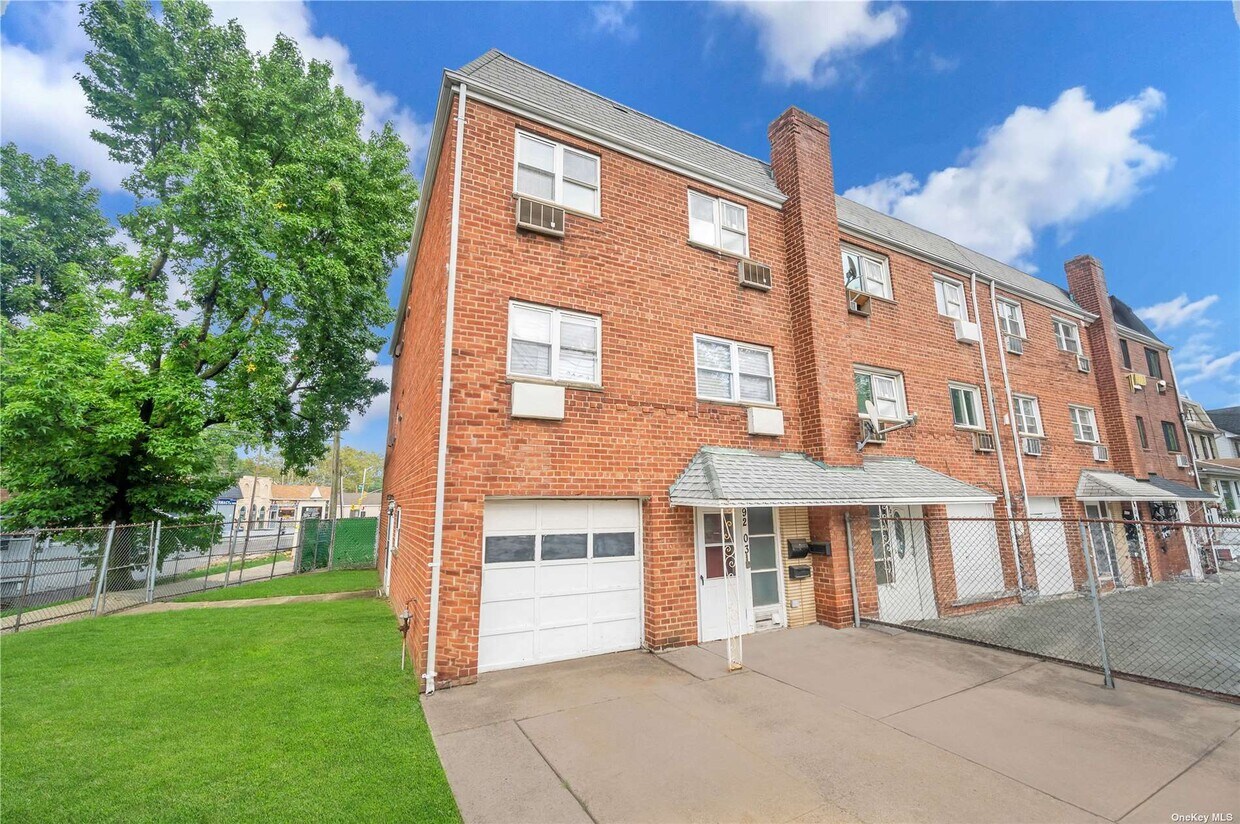 Foto principal - 92-03 241st St