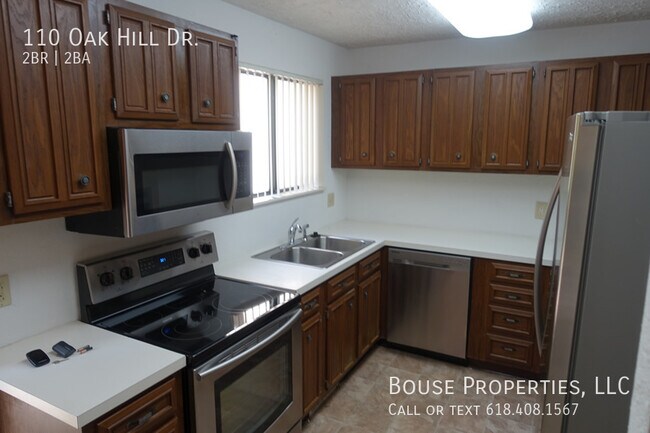 Foto del edificio - 110 Oak Hill Dr