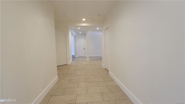 Building Photo - 2 br, 3 bath House - 6715 Corbin Ave