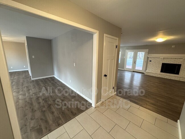 Building Photo - 460 Wintery Cir N