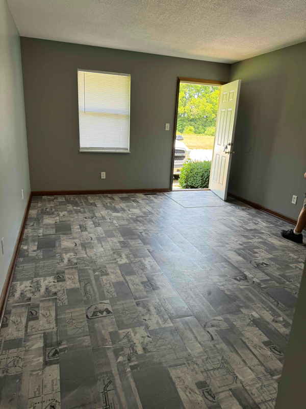 Foto principal - 8701 N Raintree Ct