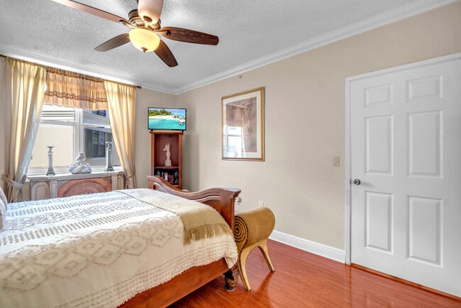 Building Photo - 630 S Sapodilla Ave