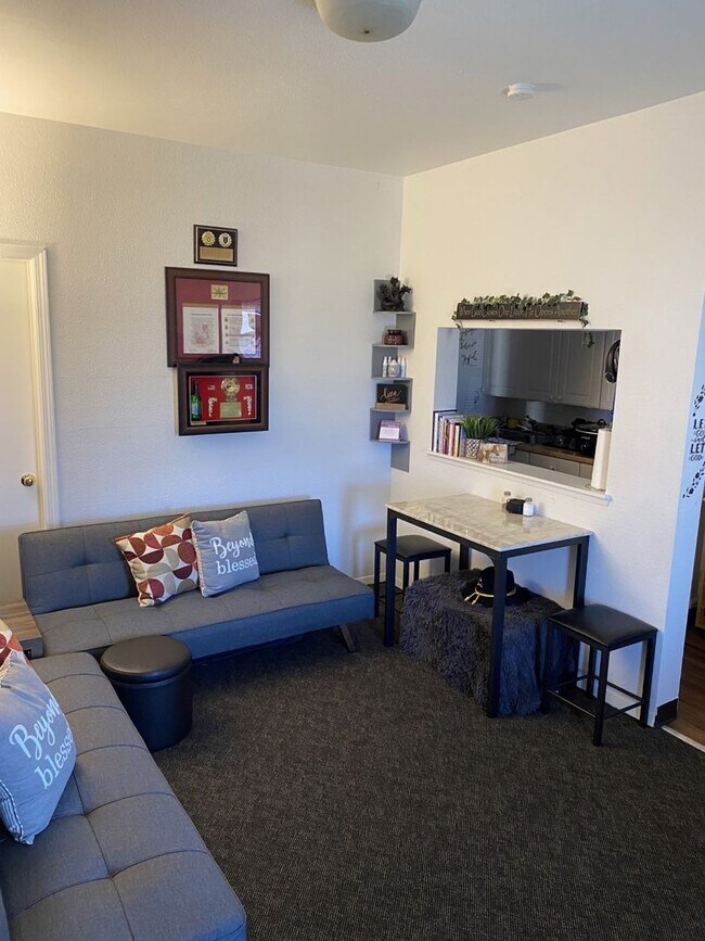 Foto del edificio - One Bedroom One Bath on Puget Sound Ave - ...