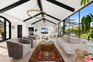 Foto del edificio - 15438 Mulholland Dr
