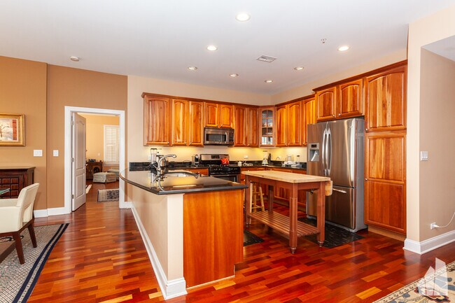 Foto del edificio - 4953 Oakton St