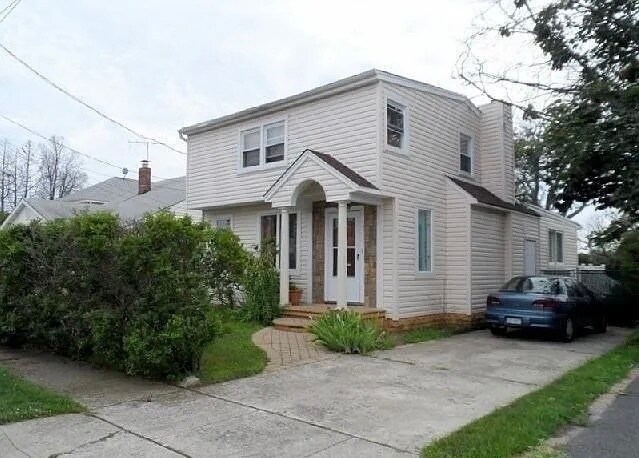 Primary Photo - 129 Flamingo St