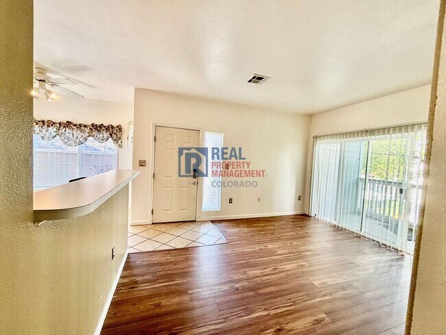 Foto del edificio - 8416 Pebble Creek Way