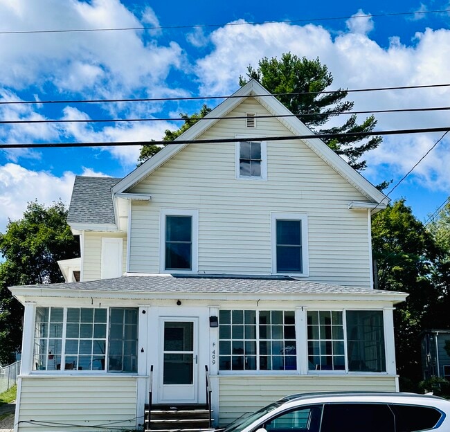 Building Photo - 499 Main St