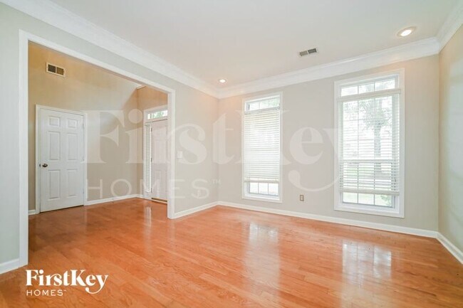 Foto del edificio - 7504 Cole Ln