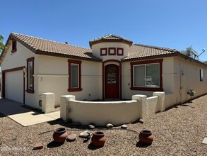 Building Photo - 657 Tanner Dr
