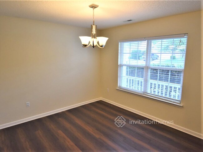 Building Photo - 8802 Laurel Run Dr