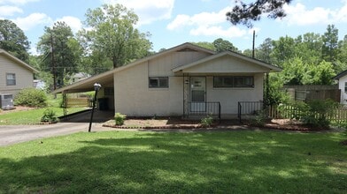 Building Photo - 225 Hillmoor Ln