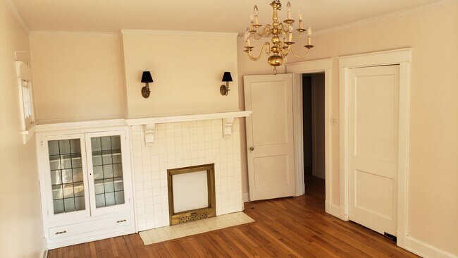 Dining room 16x12 - 518 Grove St