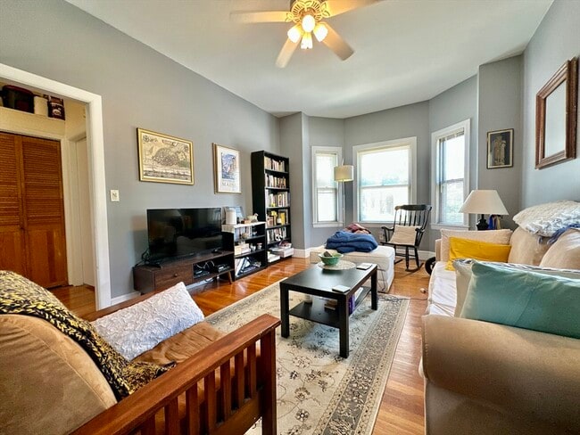 Building Photo - 512 Centre St