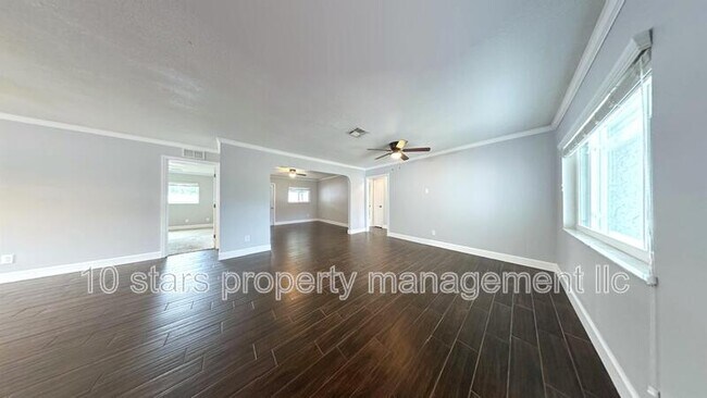Foto del edificio - 6849 99th Ave
